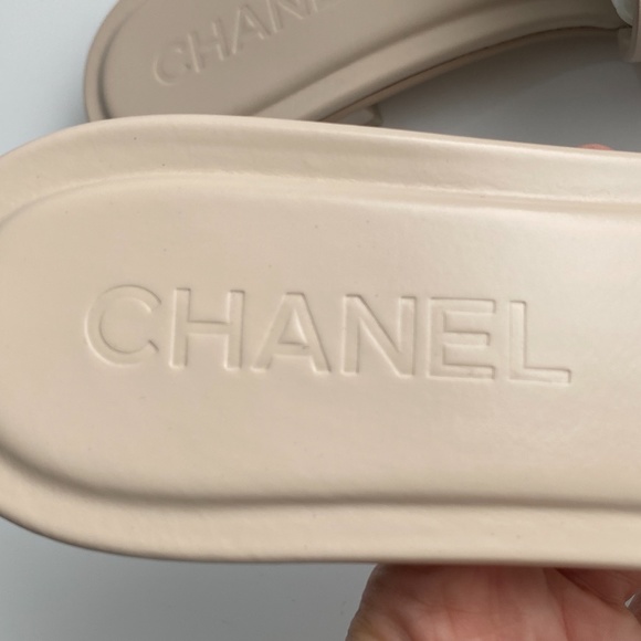 $1.3k CHANEL CHA NEL LOGO BEIGE LEATHER FLAT SHOES SLIDES MULES 38C - Picture 6 of 16